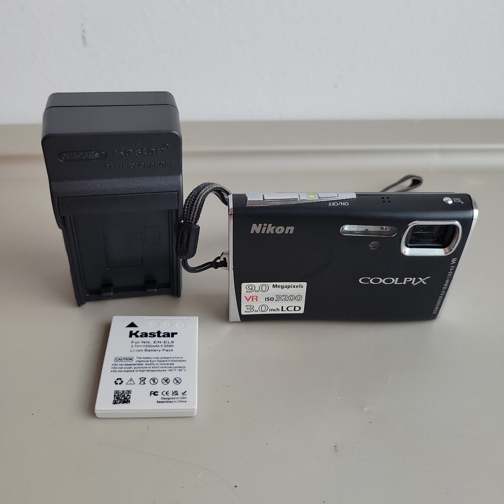 Nikon COOLPIX S52 9MP Digital Camera Black TESTED With Battery Charger